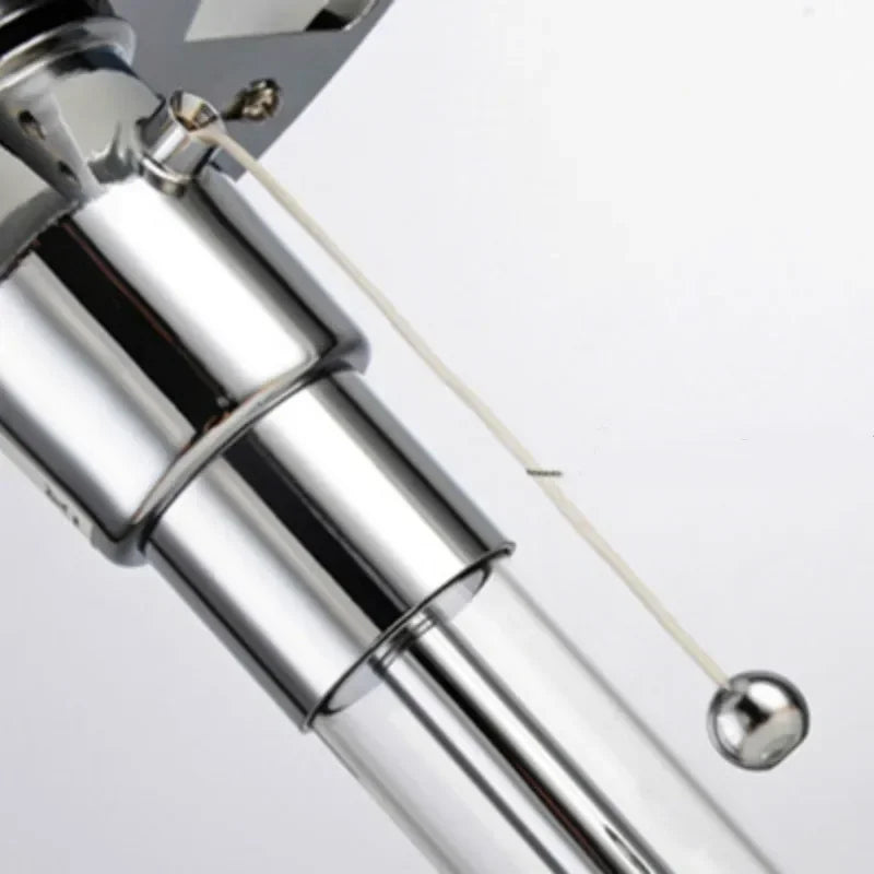 Bauhaus-Tischlampe mit satiniertem Glasdom und Chrom