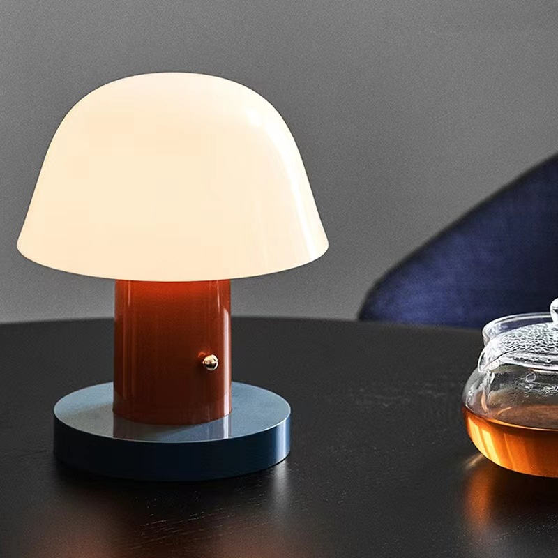 Skulpturale wiederaufladbare kabellose Tischlampe in Pilzform mit Touch-Dimmung