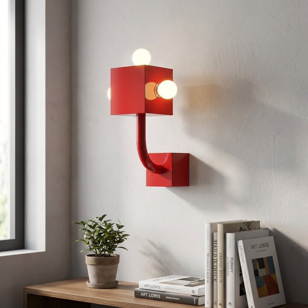 Skulpturale geometrische Metall-Wandleuchte mit drei Leuchtmitteln