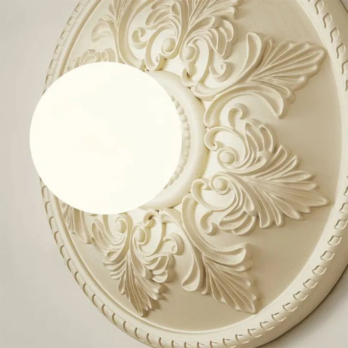 Stimmungsvolle Wandleuchte mit Diffusor aus geätztem Milchglas