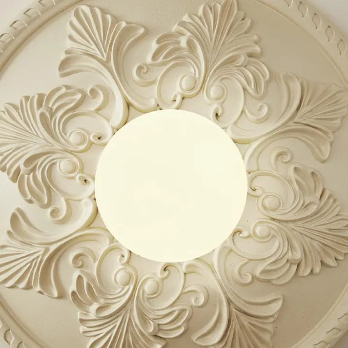Stimmungsvolle Wandleuchte mit Diffusor aus geätztem Milchglas