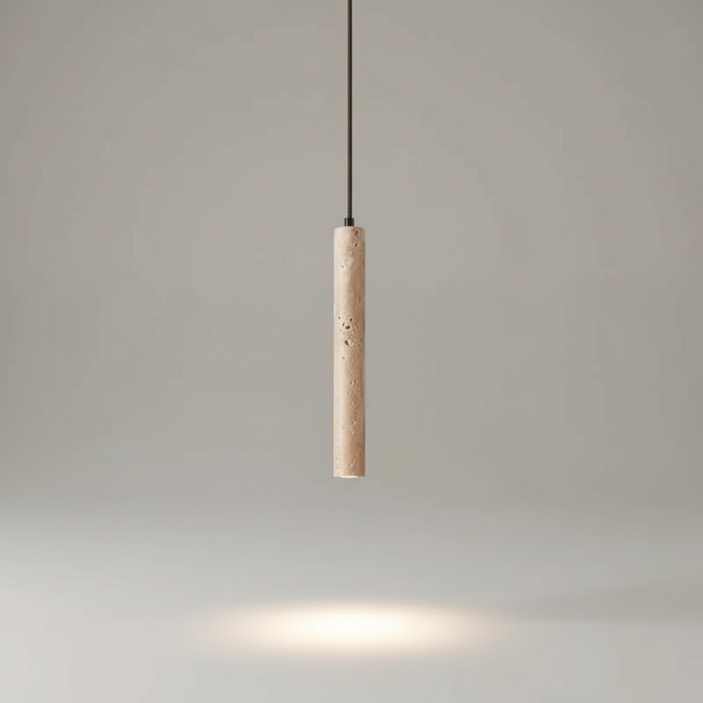 Schlanke organische Pendelleuchte mit Travertintextur im Wabi-Sabi-Stil