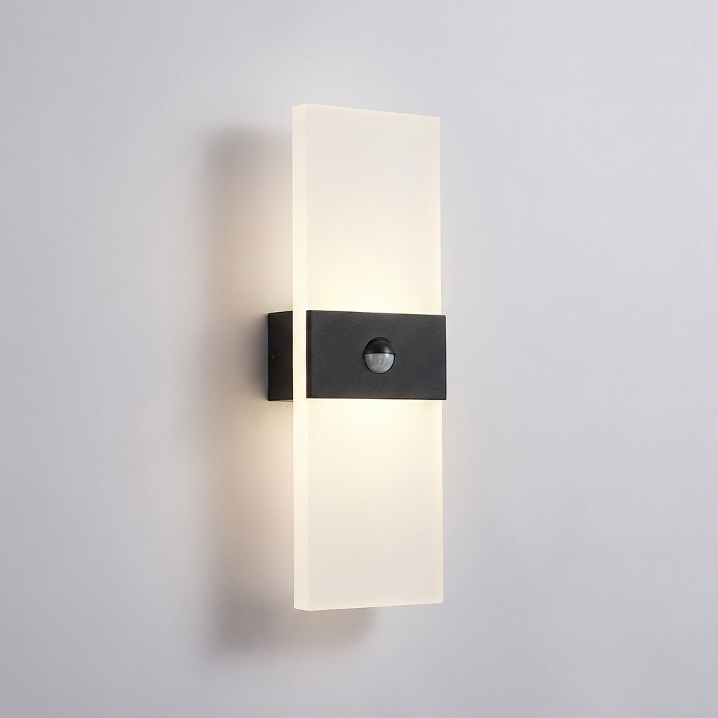 Wiederaufladbare Wandleuchte mit Magnethalterung und Bewegungssensor