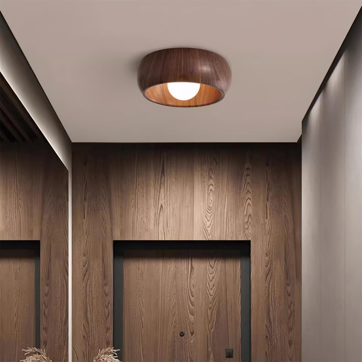 Minimalistische runde skandinavische Japandi-Deckenleuchte zur Aufbaumontage aus Holz