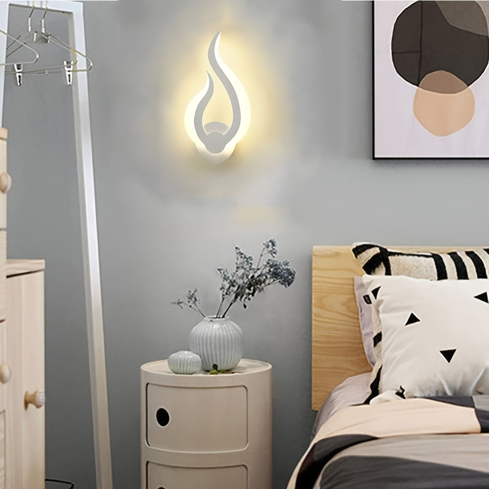 Moderne skulpturale Wandleuchte aus Acryl mit Flammensilhouette