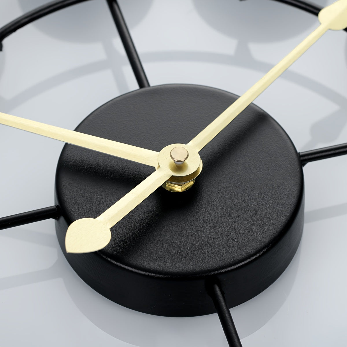 Retro-Wanduhr mit rundem Eisenrahmen aus Metall