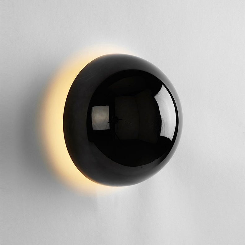 Runde skulpturale Metallwandleuchte im Bauhaus-Stil mit Eclipse-Halo
