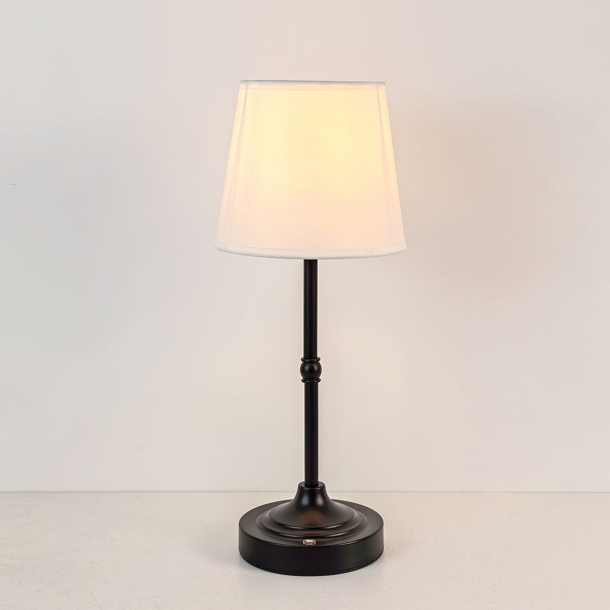 Wiederaufladbare kabellose Touch-Tischlampe mit gebürstetem Metall und Stoffschirm