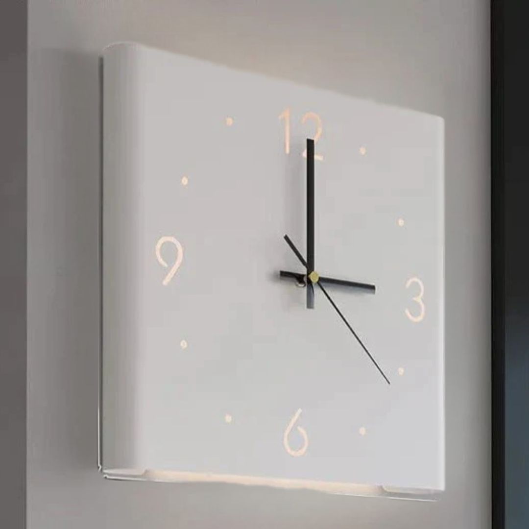 Minimalistische beleuchtete quadratische eiserne, doppelseitige leise Wanduhr