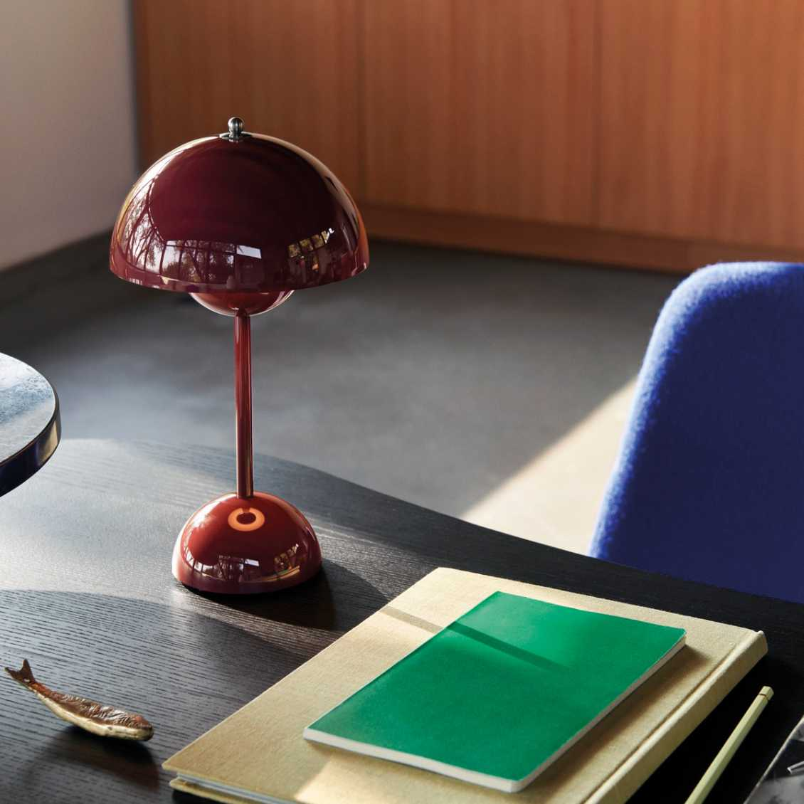 Kabellos aufladbare dimmbare kugelförmige Tischlampe