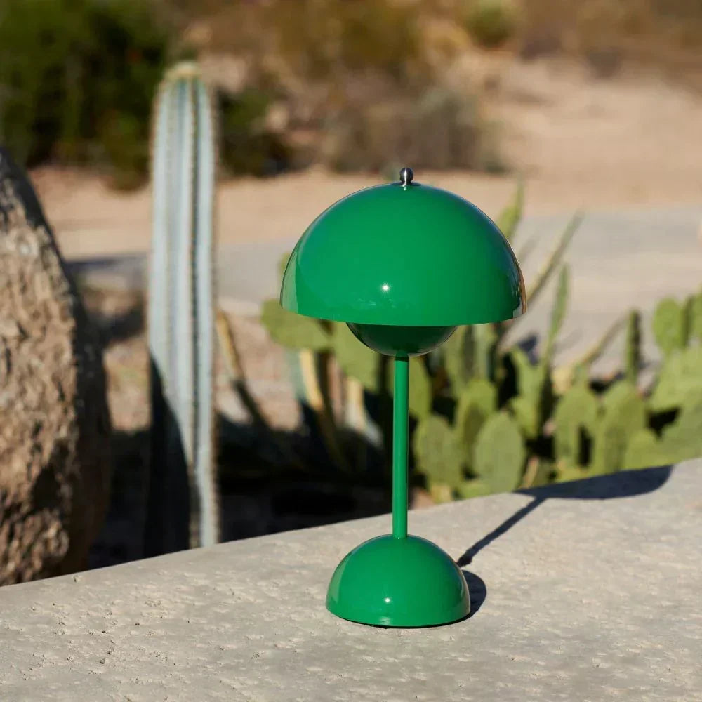 Kabellos aufladbare dimmbare kugelförmige Tischlampe