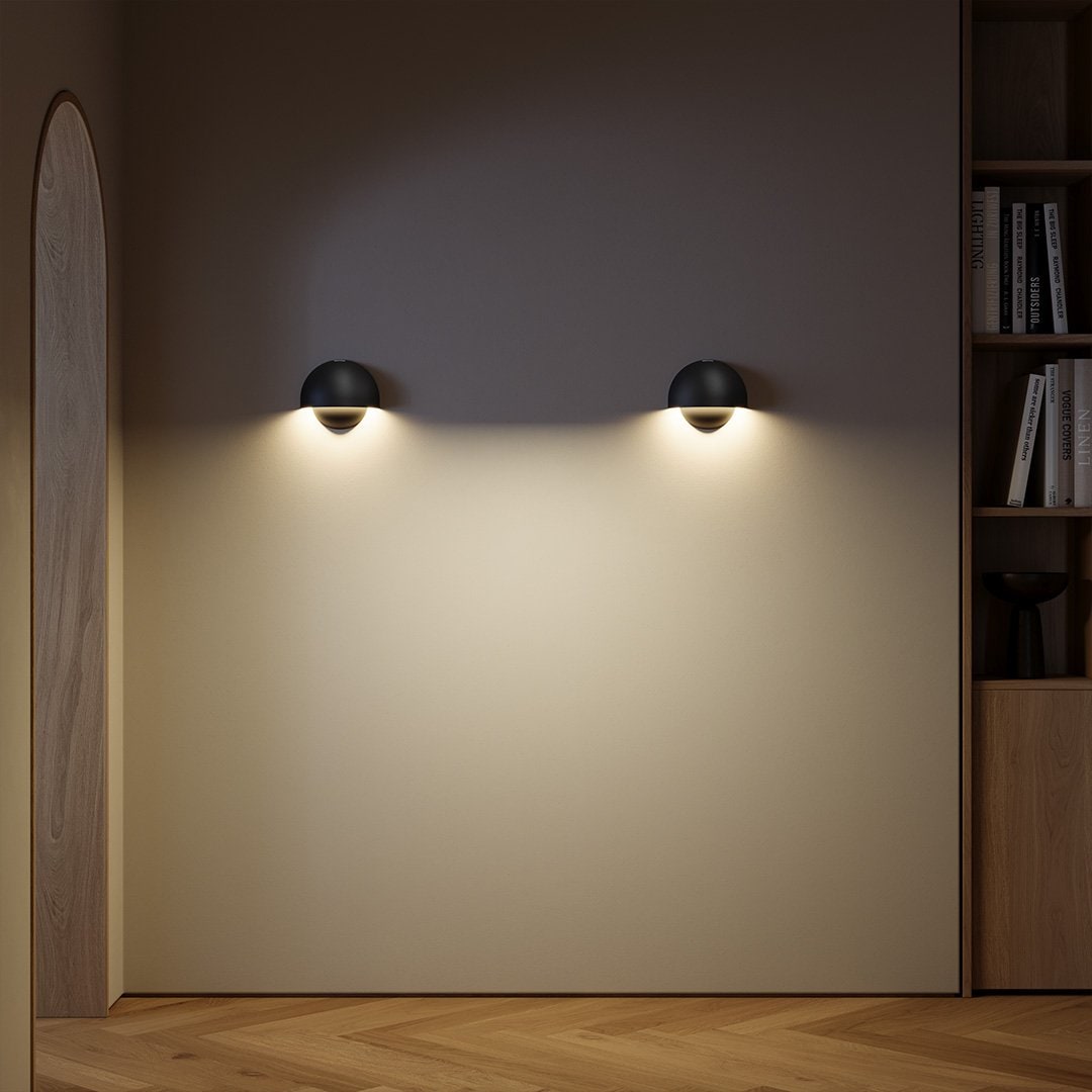 Moderne batteriebetriebene Wandleuchte mit Magnethalterung und Bewegungssensor
