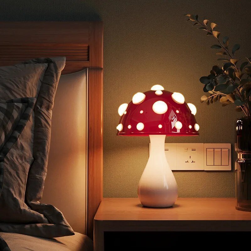 Skulpturale Tischlampe mit Amanita-Pilzschirm, wiederaufladbar und dimmbar