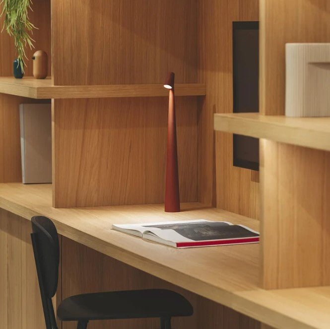 Minimalistische nordische Tischlampe aus Aluminium mit kabelloser Touch-Steuerung und Dimmfunktion