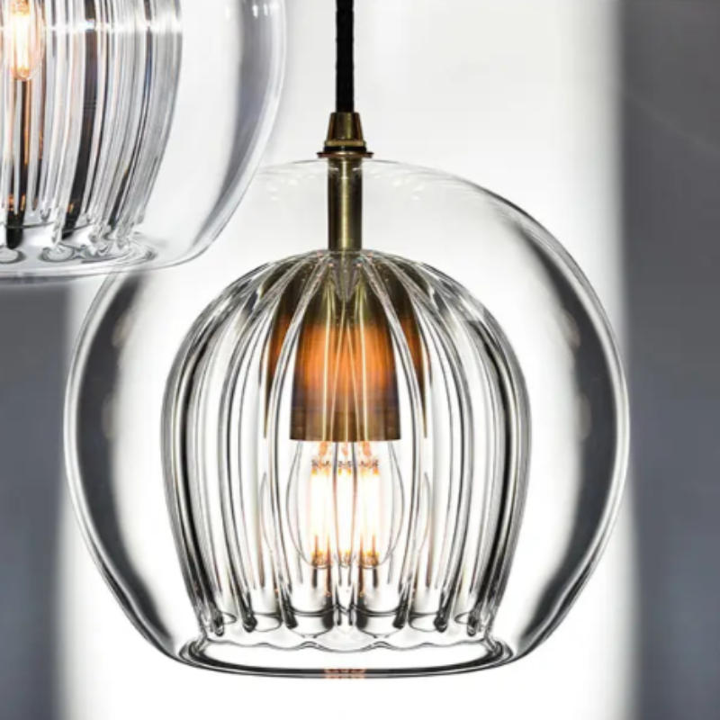 Elegante moderne Pendelleuchte aus Aluminium und Glas mit verstellbarer Länge