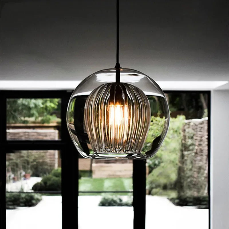 Elegante moderne Pendelleuchte aus Aluminium und Glas mit verstellbarer Länge