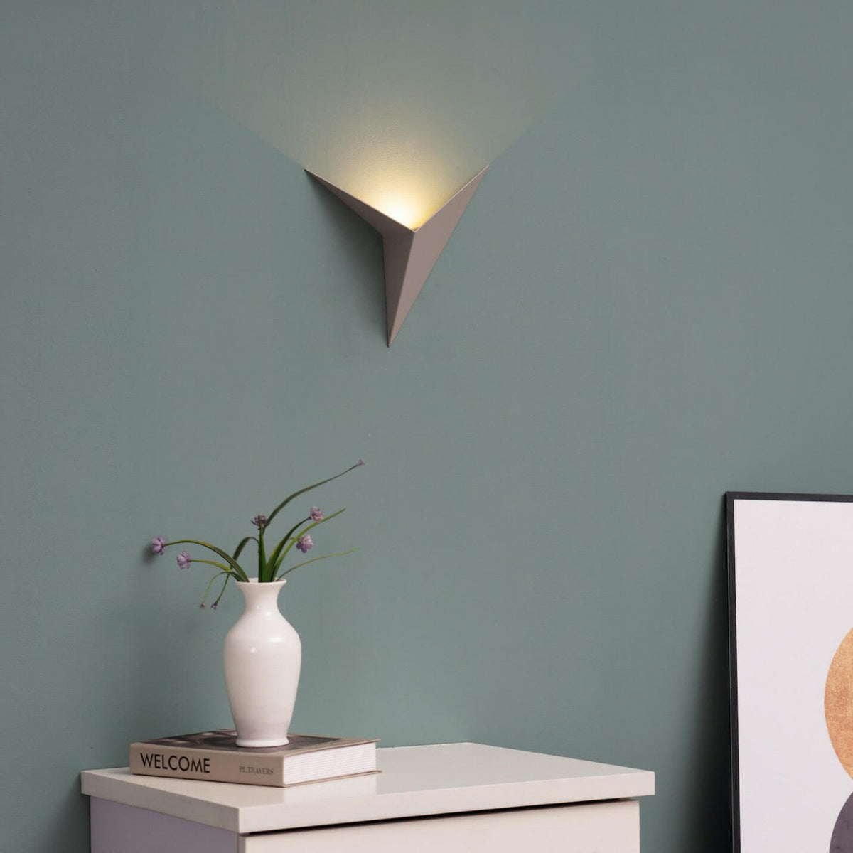 Minimalistische dreieckige nordische Eisen-Wandleuchte für den Innenbereich und Treppen