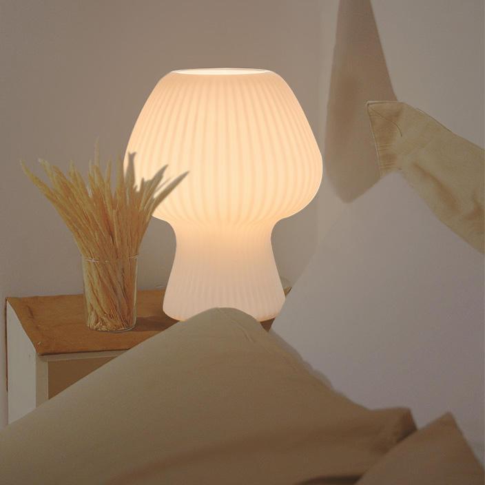 Vintage-Tischlampe aus geriffeltem Glas in Pilzform für den Nachttisch