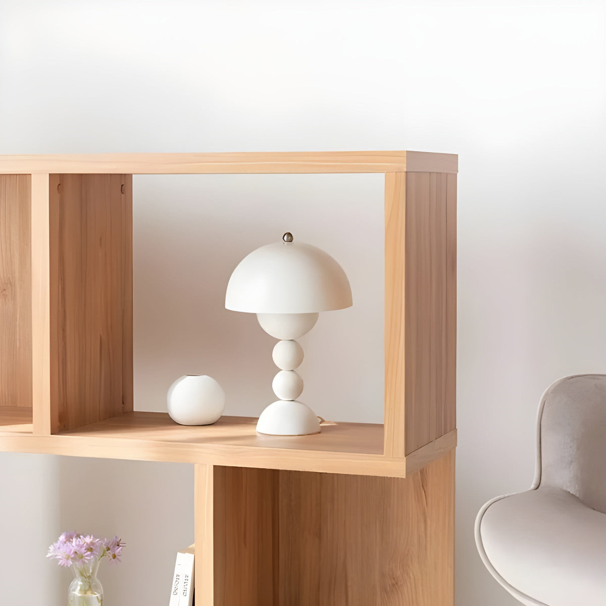 Skandinavische minimalistische dimmbare Nachttischlampe in Form einer Blütenknospe