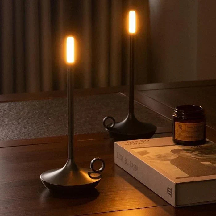 Schlanke aufladbare dimmbare Aluminium-Tischlampe in Kerzenform