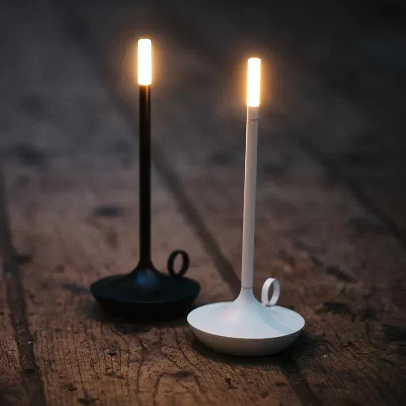 Schlanke aufladbare dimmbare Aluminium-Tischlampe in Kerzenform