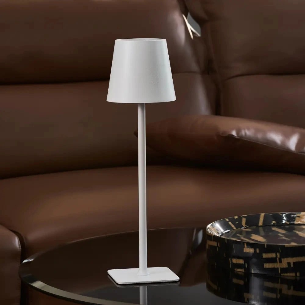 Schlanke moderne wasserdichte kabellose, wiederaufladbare dimmbare Metall-Tischlampe mit Touch-Steuerung