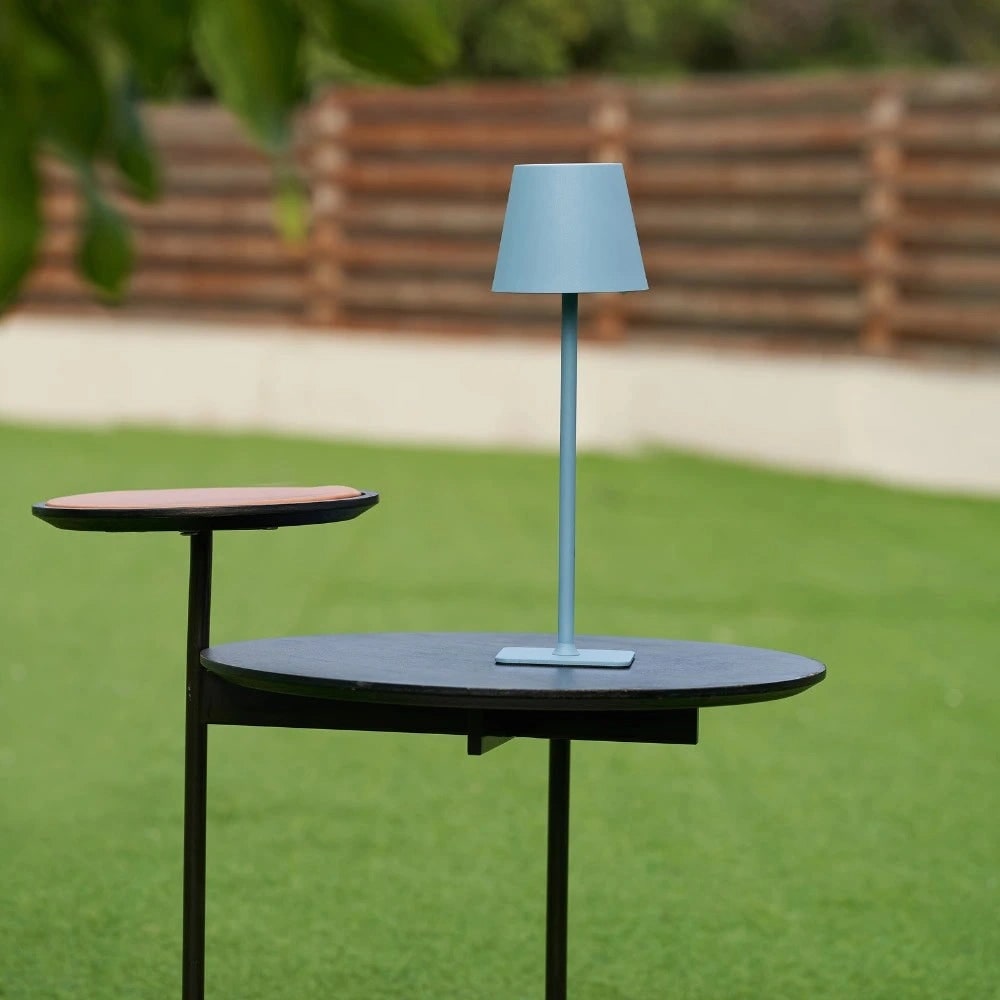 Schlanke moderne wasserdichte kabellose, wiederaufladbare dimmbare Metall-Tischlampe mit Touch-Steuerung