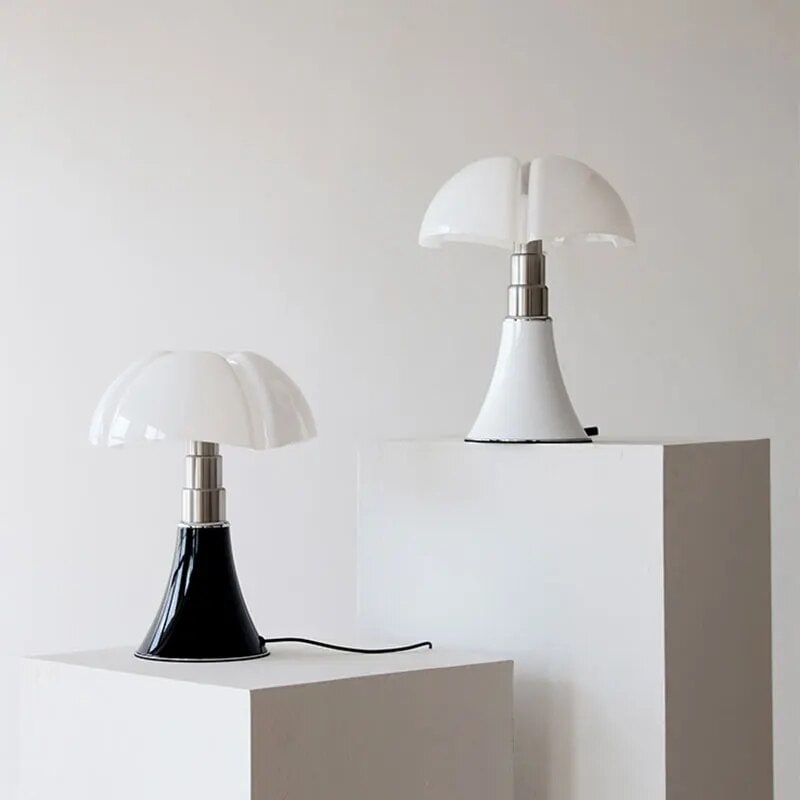 Von Blumen inspirierte dimmbare Stahltischlampe mit Touch-Steuerung