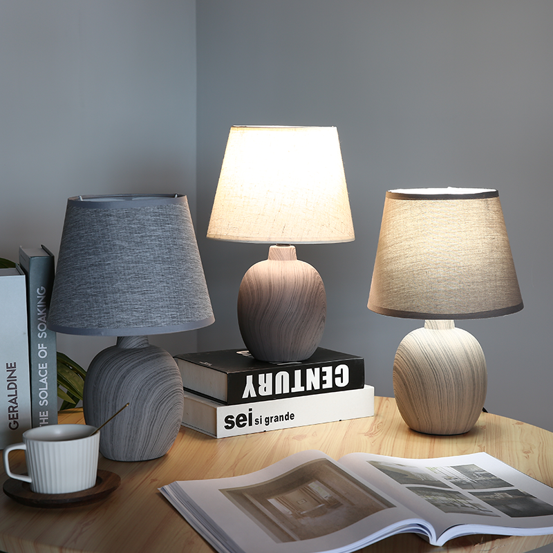 Zeitgenössische aufladbare Tischlampe in Vasenform mit Touch-Steuerung, Dimmfunktion und stimmungsvollem Leuchten