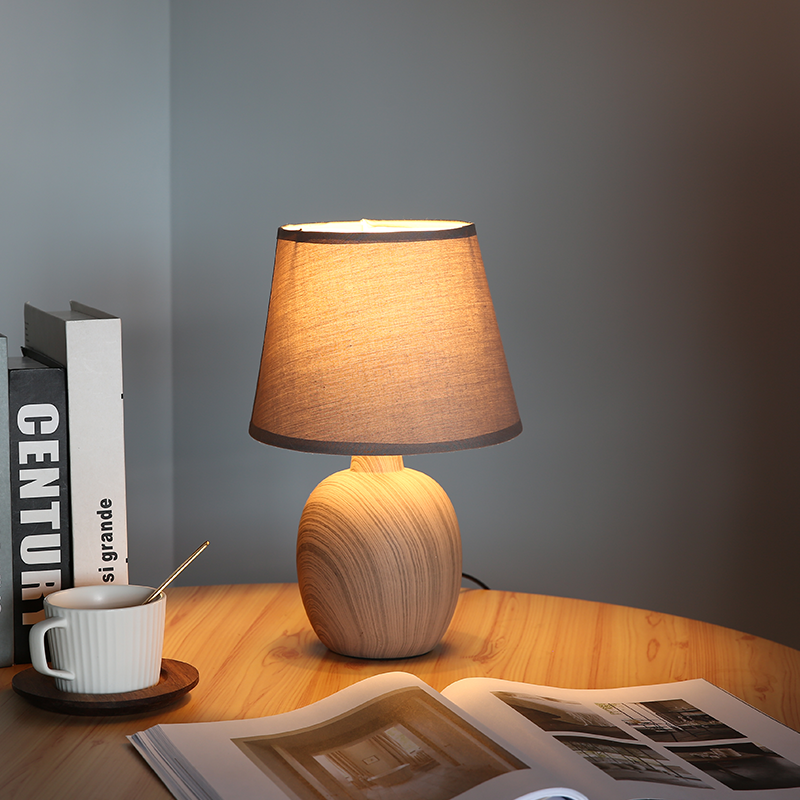Zeitgenössische aufladbare Tischlampe in Vasenform mit Touch-Steuerung, Dimmfunktion und stimmungsvollem Leuchten