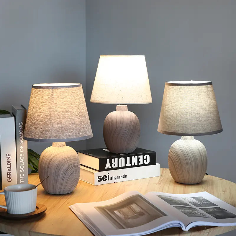 Zeitgenössische aufladbare Tischlampe in Vasenform mit Touch-Steuerung, Dimmfunktion und stimmungsvollem Leuchten
