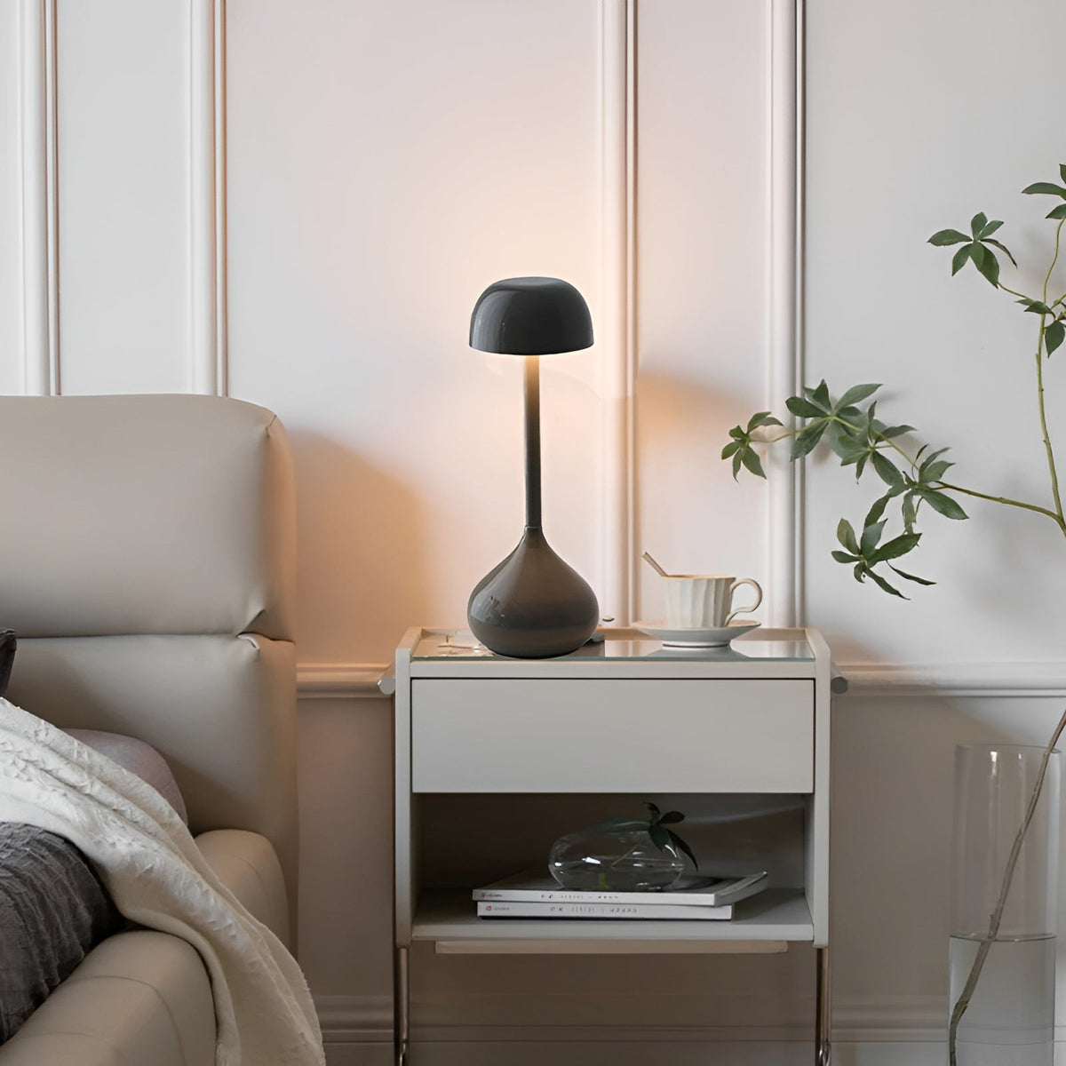Skulpturale wiederaufladbare dimmbare Aluminium-Tischlampe mit Pilzkuppel