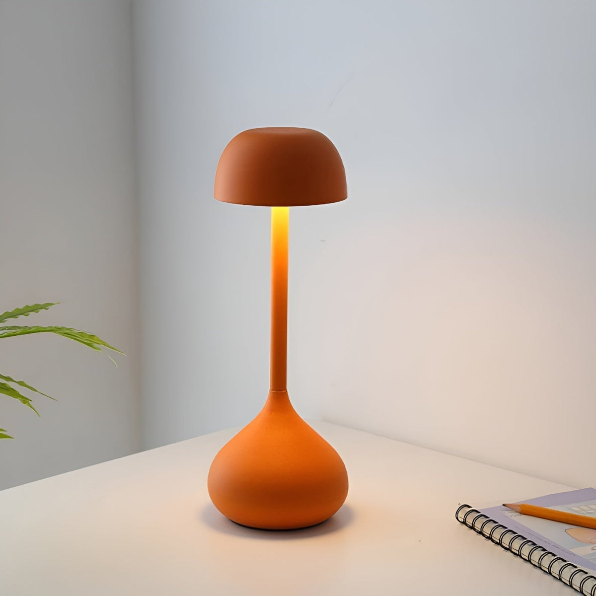 Skulpturale wiederaufladbare dimmbare Aluminium-Tischlampe mit Pilzkuppel
