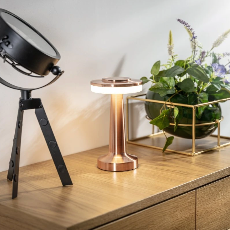 Kabellose aufladbare dimmbare Vintage-Tischlampe aus Metall mit stimmungsvollem Leuchten