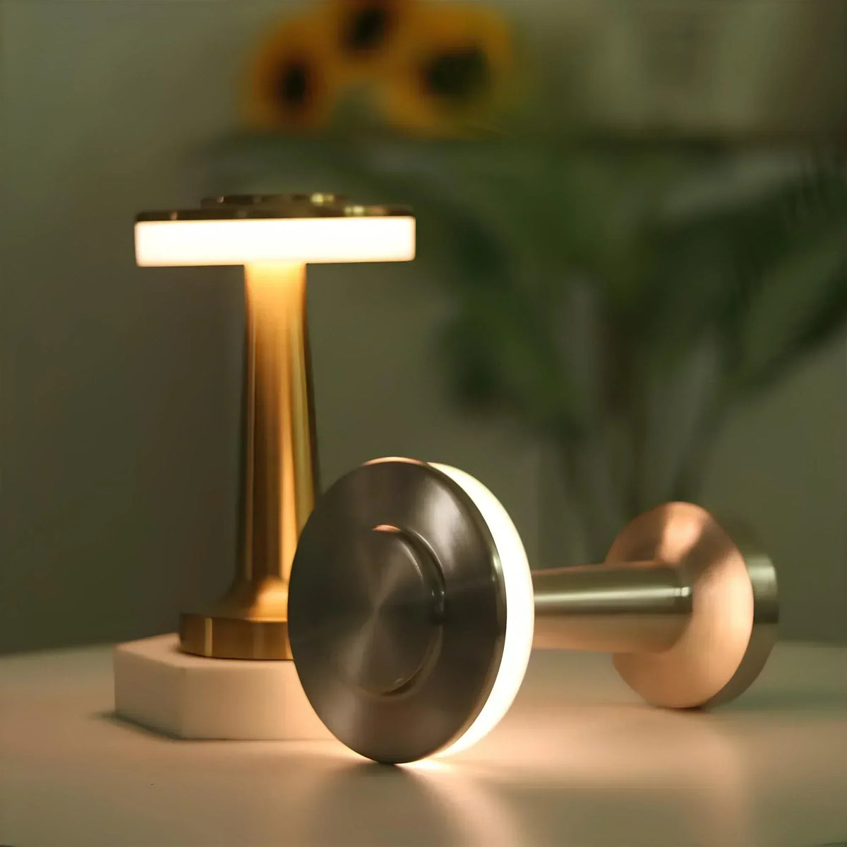 Kabellose aufladbare dimmbare Vintage-Tischlampe aus Metall mit stimmungsvollem Leuchten