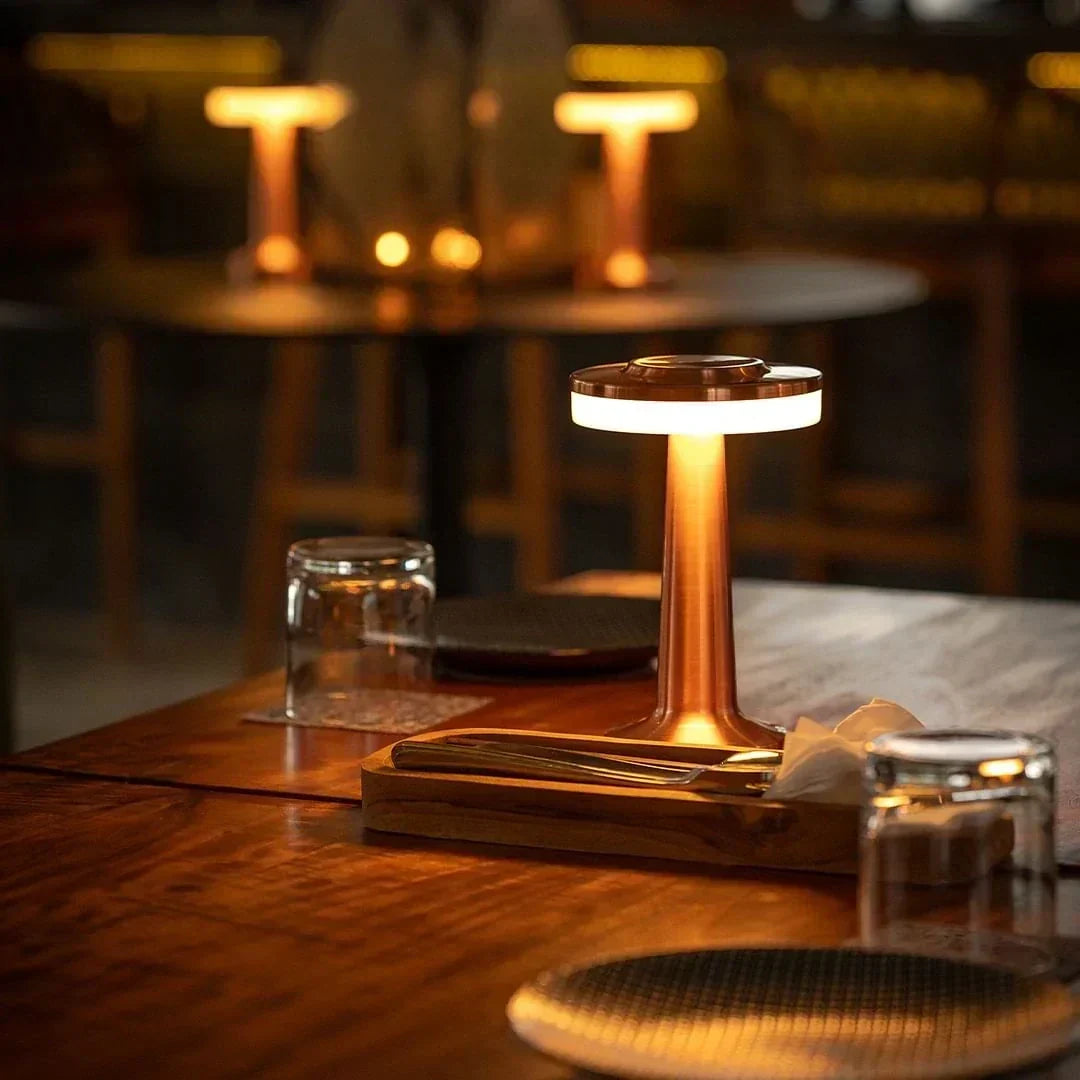 Kabellose aufladbare dimmbare Vintage-Tischlampe aus Metall mit stimmungsvollem Leuchten