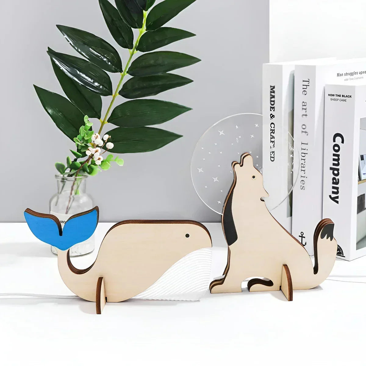 Touch-Nachttischlampe aus Acryl und Holz mit Wildtier-Silhouette