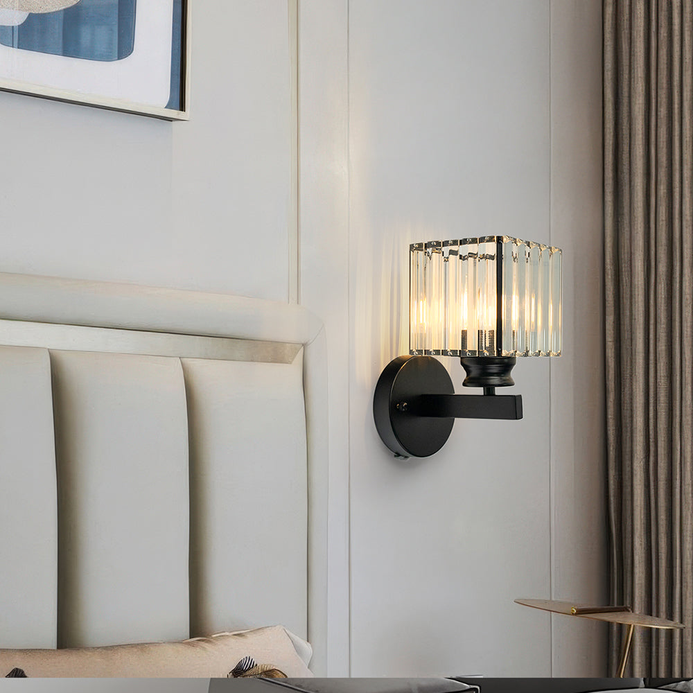 Moderne Wandleuchte aus Eisen mit facettiertem Kristallpaneel