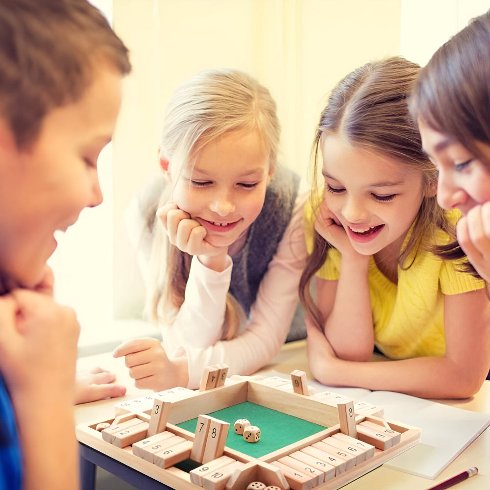 Kompaktes quadratisches Holz-Familienbrettspiel zum Mathematiklernen