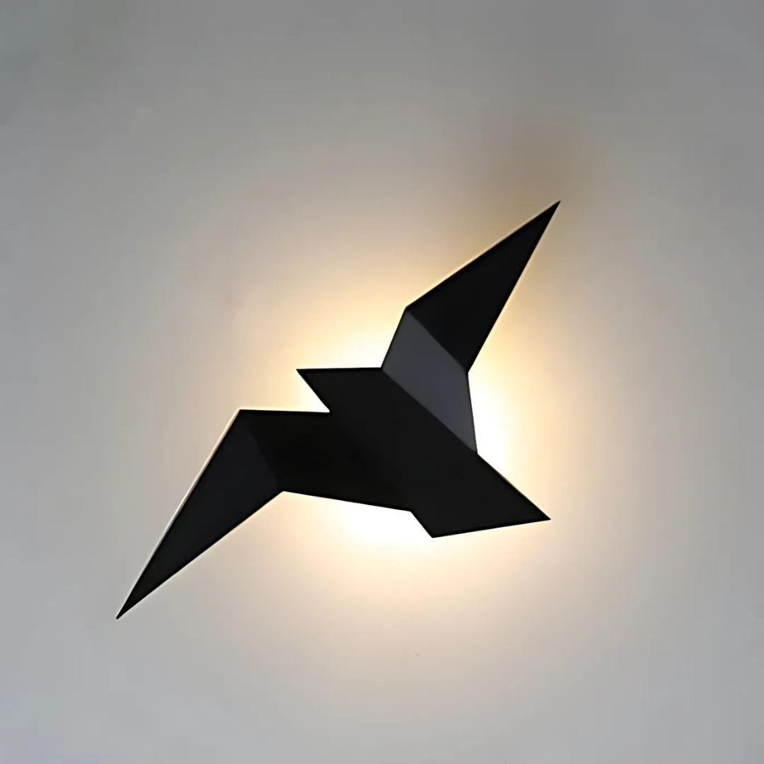 Skulpturale moderne Wandleuchte aus Metall im Origami-inspirierten Design