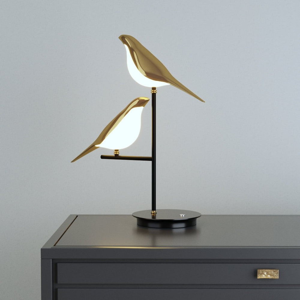 Moderne nordische Wandleuchte aus Metall mit skulpturaler Darstellung eines sitzenden Vogels