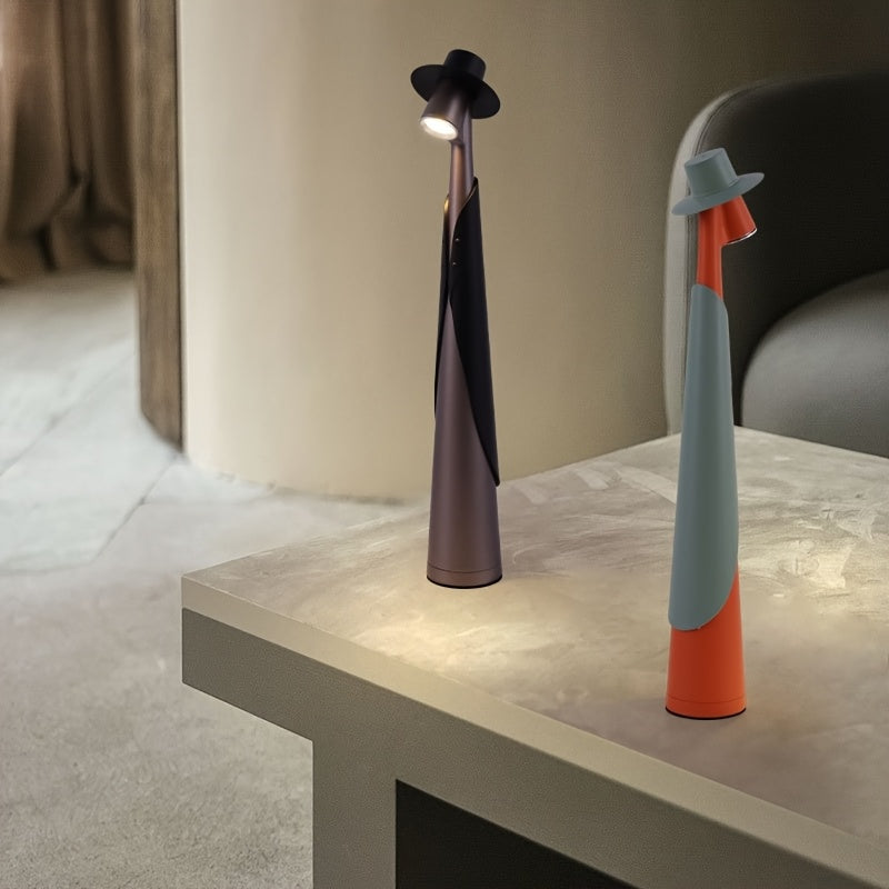 Skulpturale Tischlampe als Hutsilhouette mit Akku und Touch-Steuerung