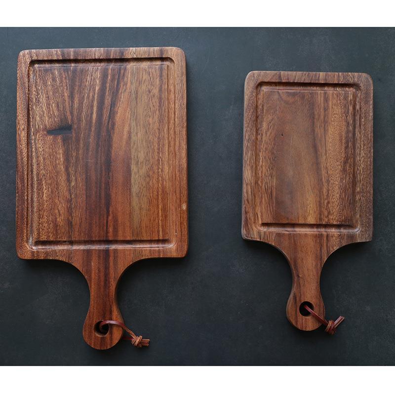 Elegantes, minimalistisches Schneidebrett aus massivem Holz, messerschonend