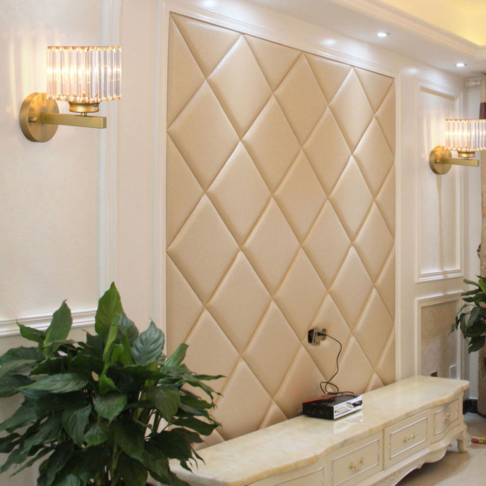 Moderne Wandleuchte aus Eisen mit facettiertem Kristallpaneel