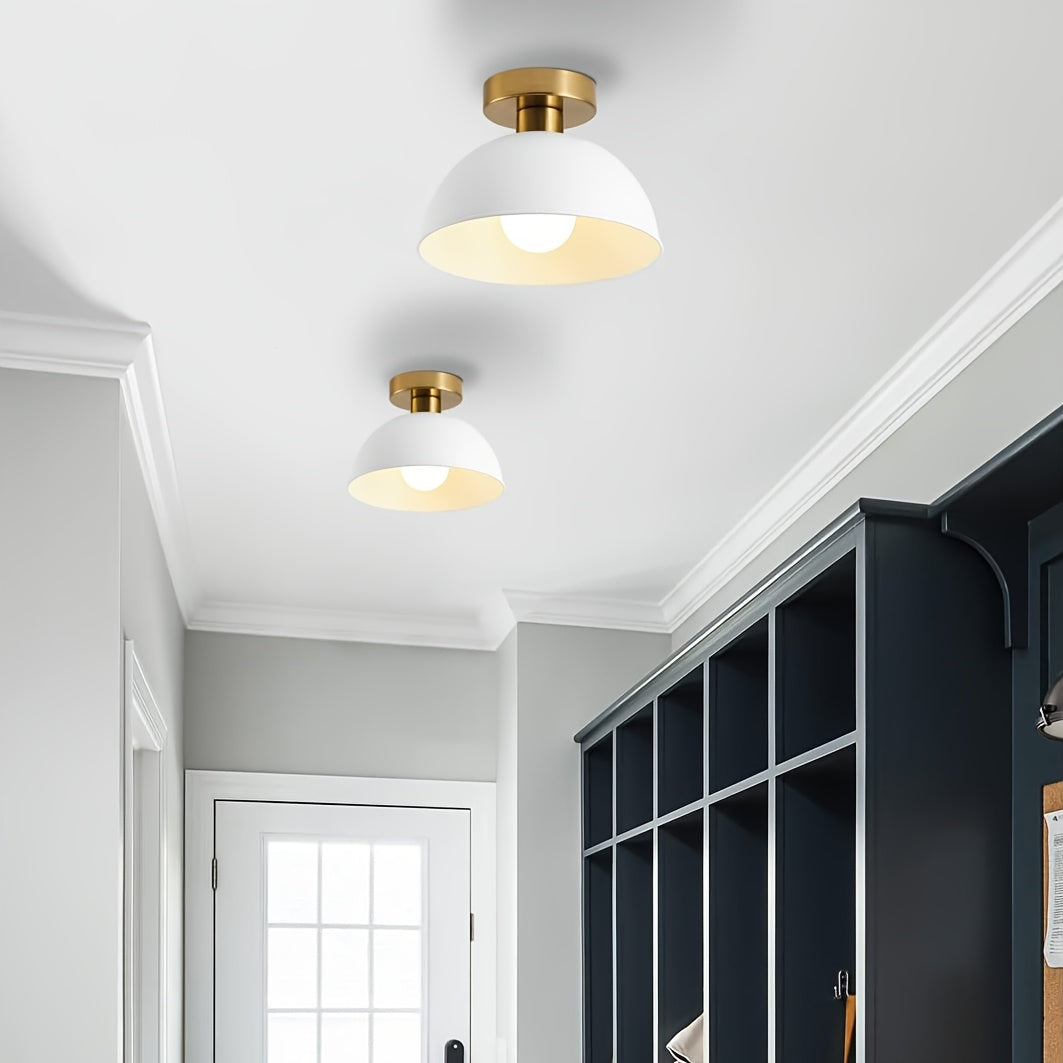 Minimalistische halbflächenbündige Deckenleuchte mit matter Metallkuppel