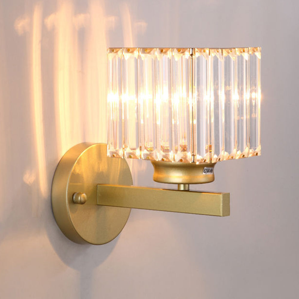 Moderne Wandleuchte aus Eisen mit facettiertem Kristallpaneel