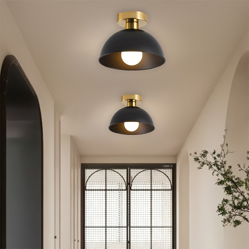 Minimalistische halbflächenbündige Deckenleuchte mit matter Metallkuppel