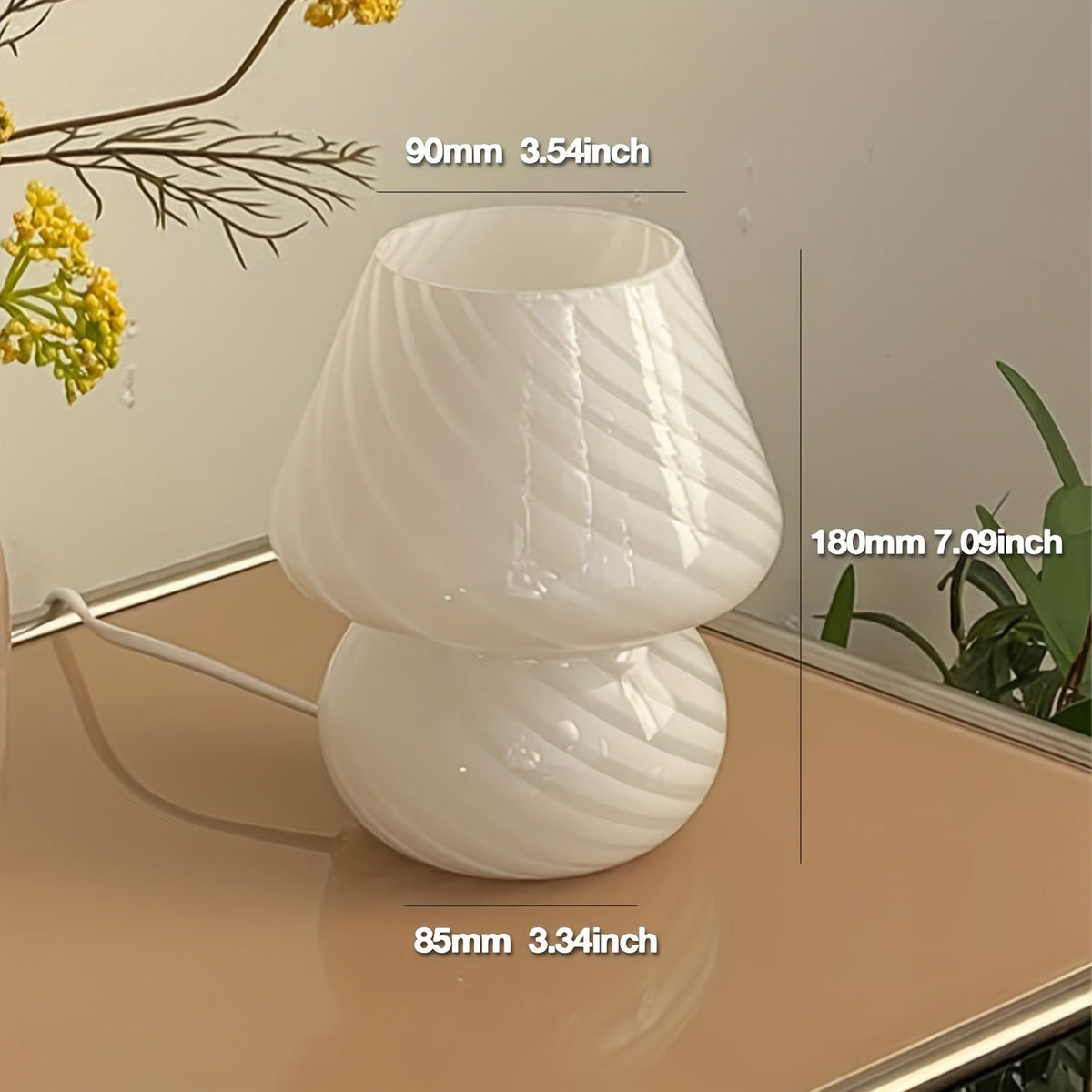 Dimmbare Tischlampe aus gedrehtem Kunstglas in Pilzform