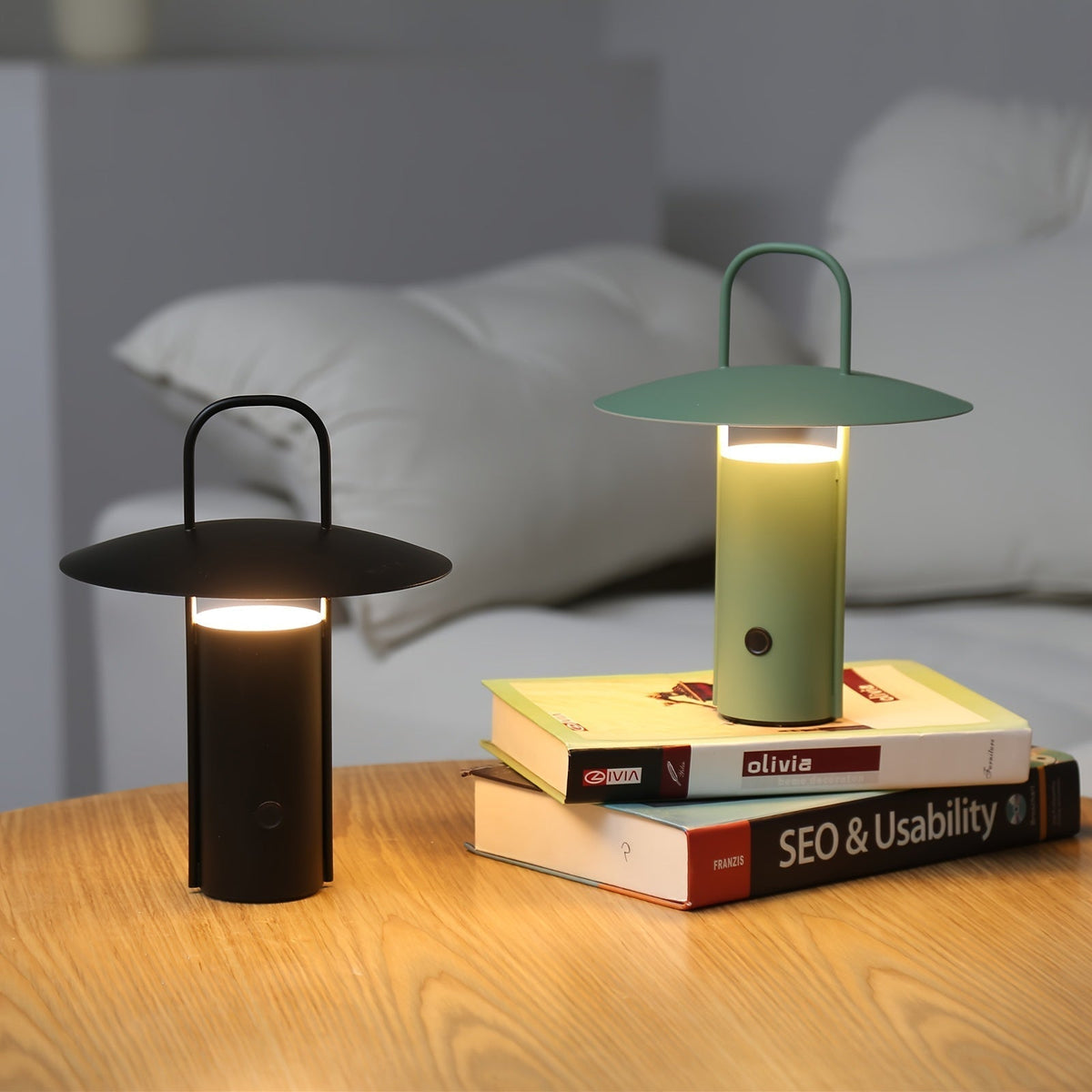 Minimalistische wiederaufladbare Tischlampe in Kuppelform aus Metall mit Touch-Steuerung
