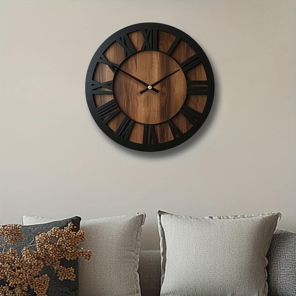 Rustikale Holzwanduhr mit römischen Ziffern und leisem Uhrwerk
